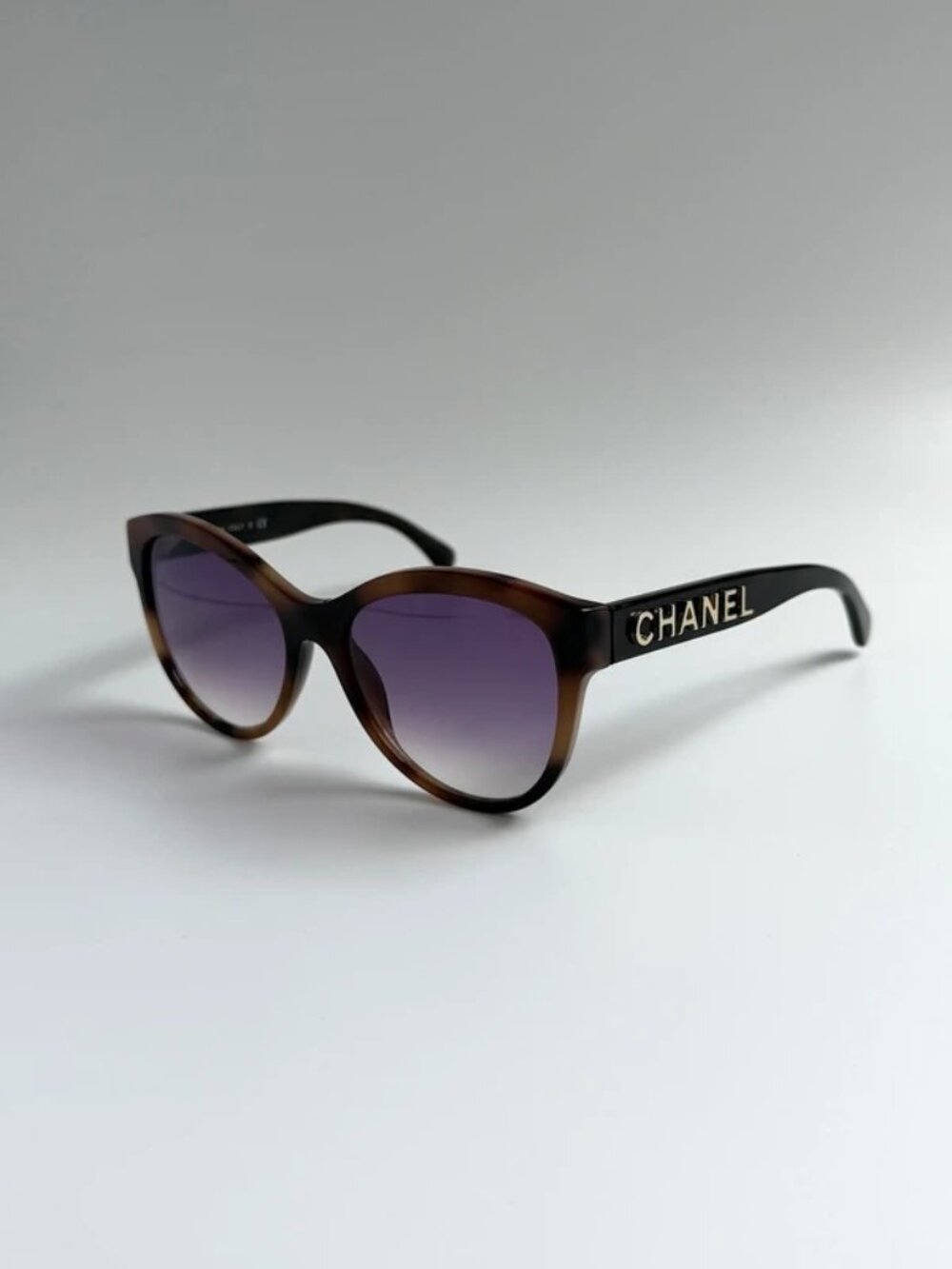 Chanel Oversized Sunglasses Authentic Logo Catseye Brown Tortoiseshell Purple Ti